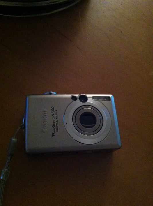 Canon PowerShot SD600 6MP Digital Elph Camera with 3x Optical Zoom (OLD MODEL)